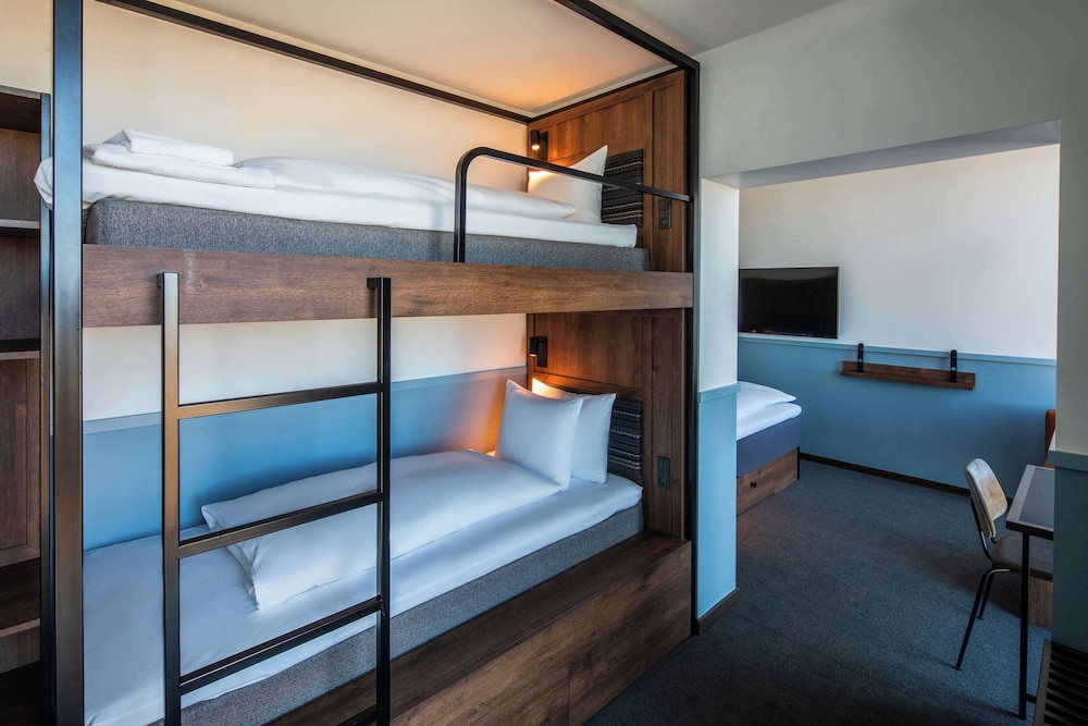 Family, 2 Double Beds, Bunk Beds, Xl، Comfort Hotel Copenhagen Airport 2/7