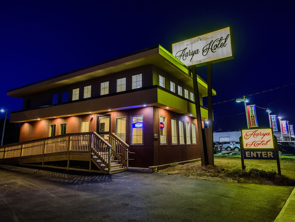 AArya Hotel By Niagara Fashion Outlets 4/44