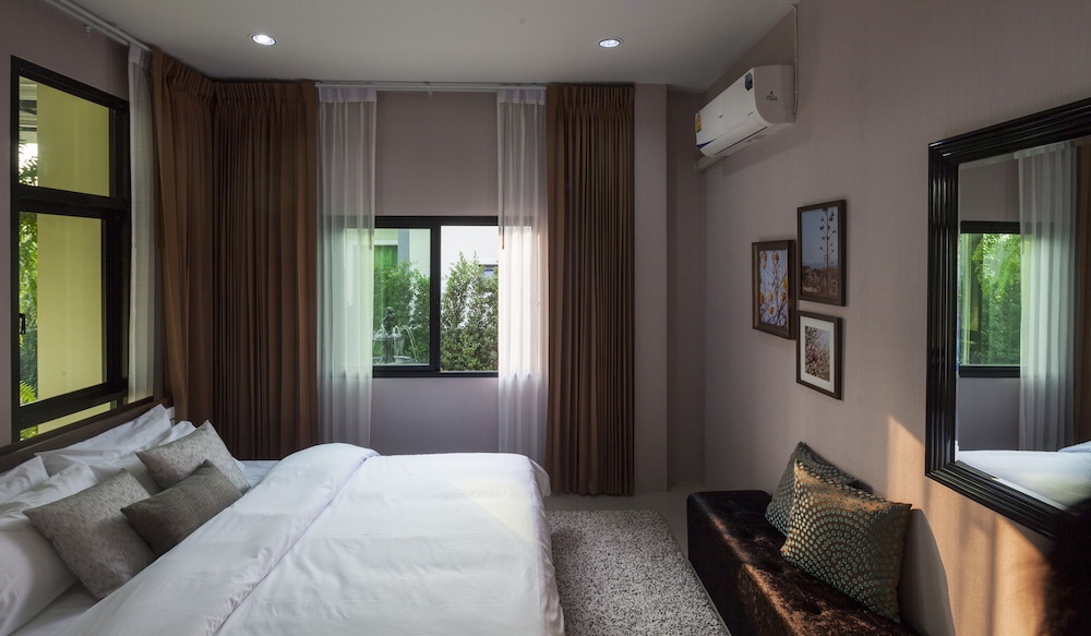 3 BEDROOMS, VILLA