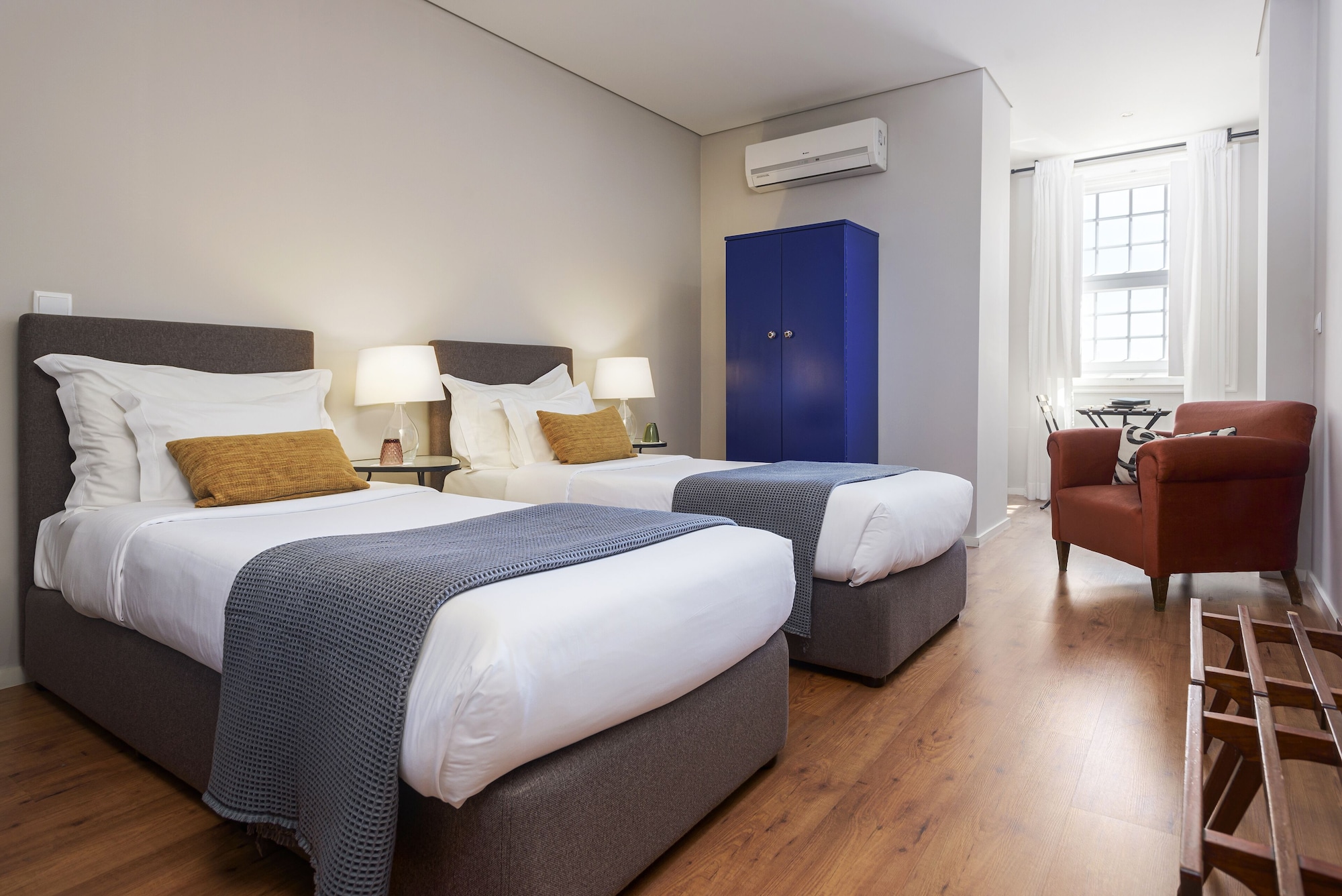 SUPERIOR, DOUBLE OR TWIN BED