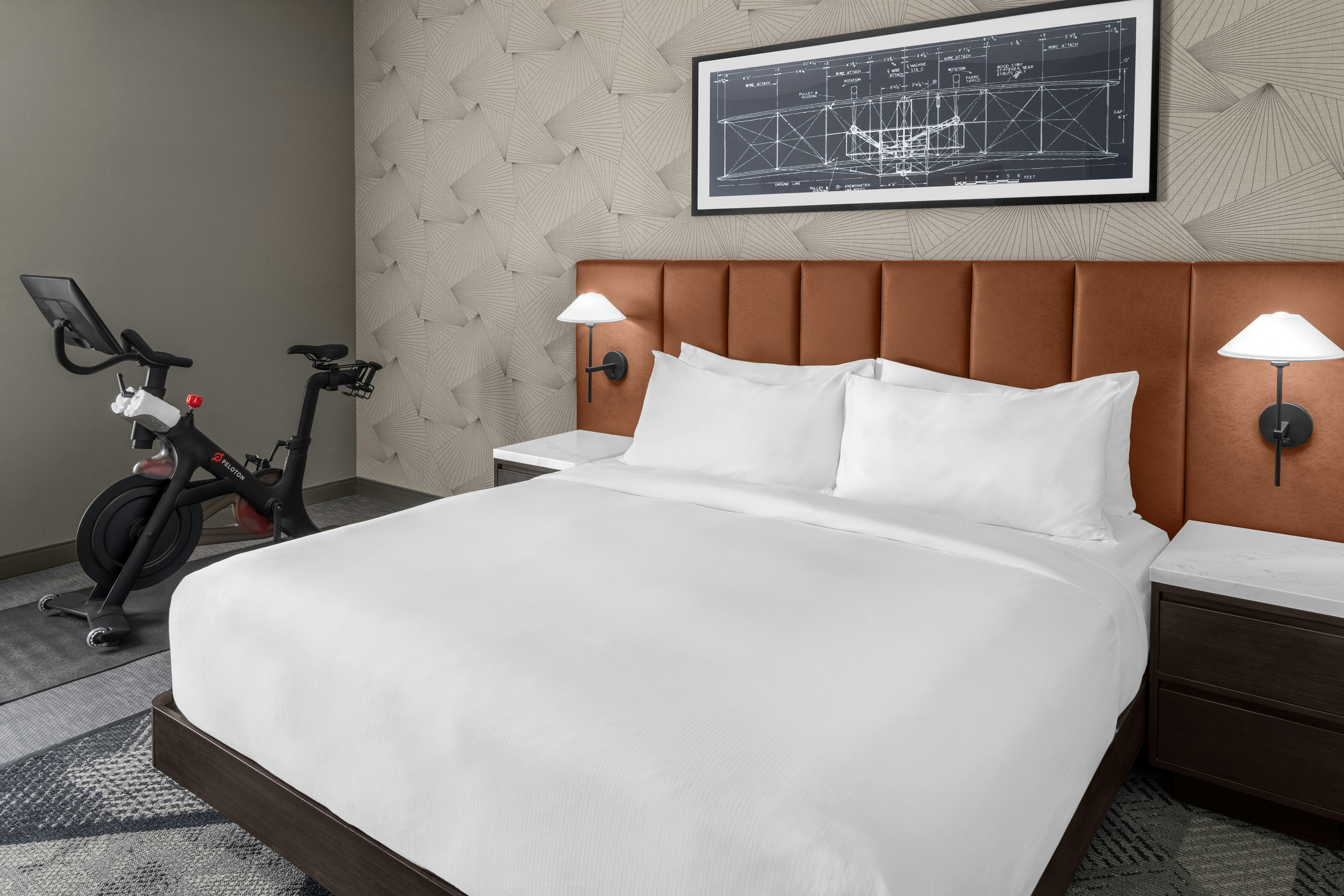Room, King Bed, Peloton, Accessible، DoubleTree by Hilton Dayton Fairborn 2/4