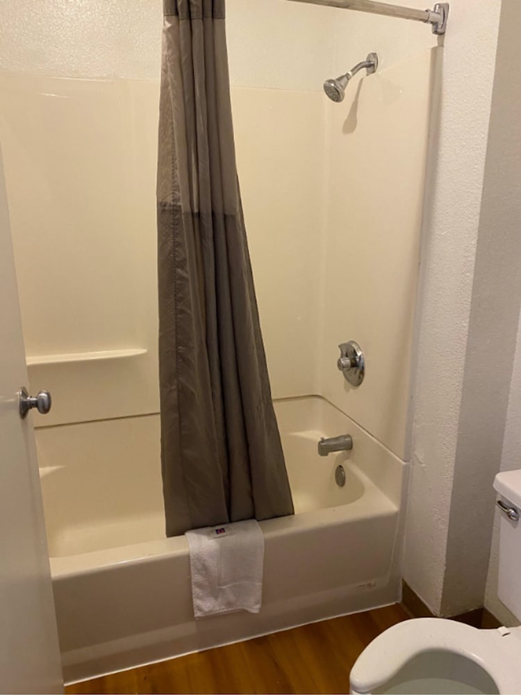 Motel6 Phoenix, AZ - West 21/45