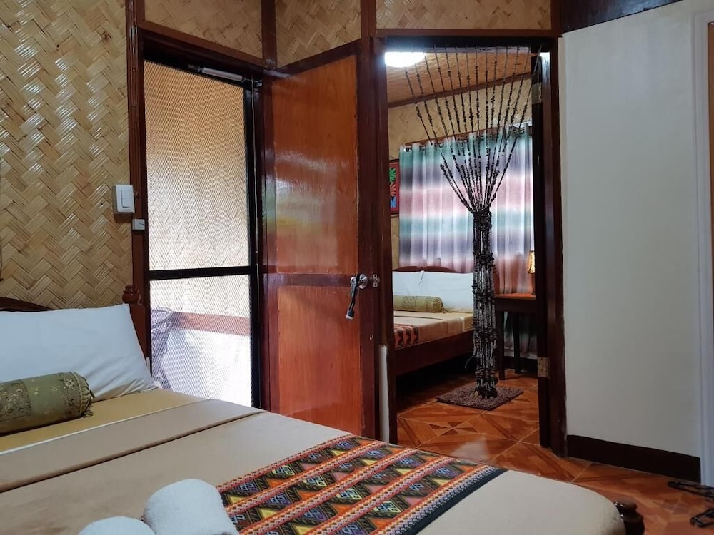 CONNECTING, DELUXE, VILLA