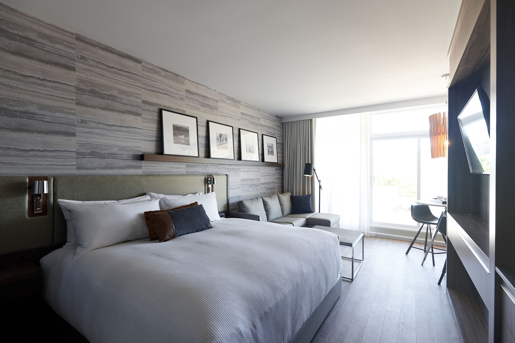 STUDIO, KING BED