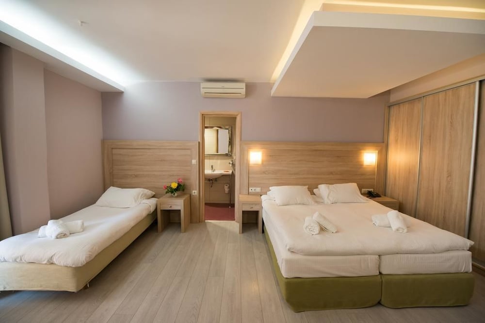 Lefkas Hotel 12/50