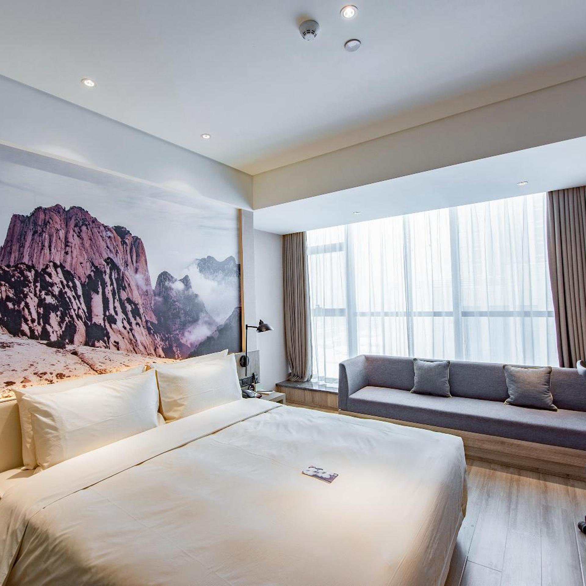 Atour Hotel (Xi an North High-speed Railway Station) 3/43