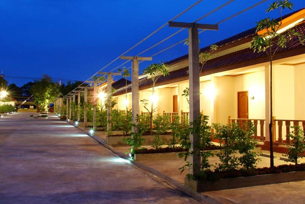 Oasis Resort 7/21