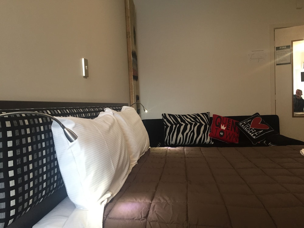 Motel On Carroll 23/73