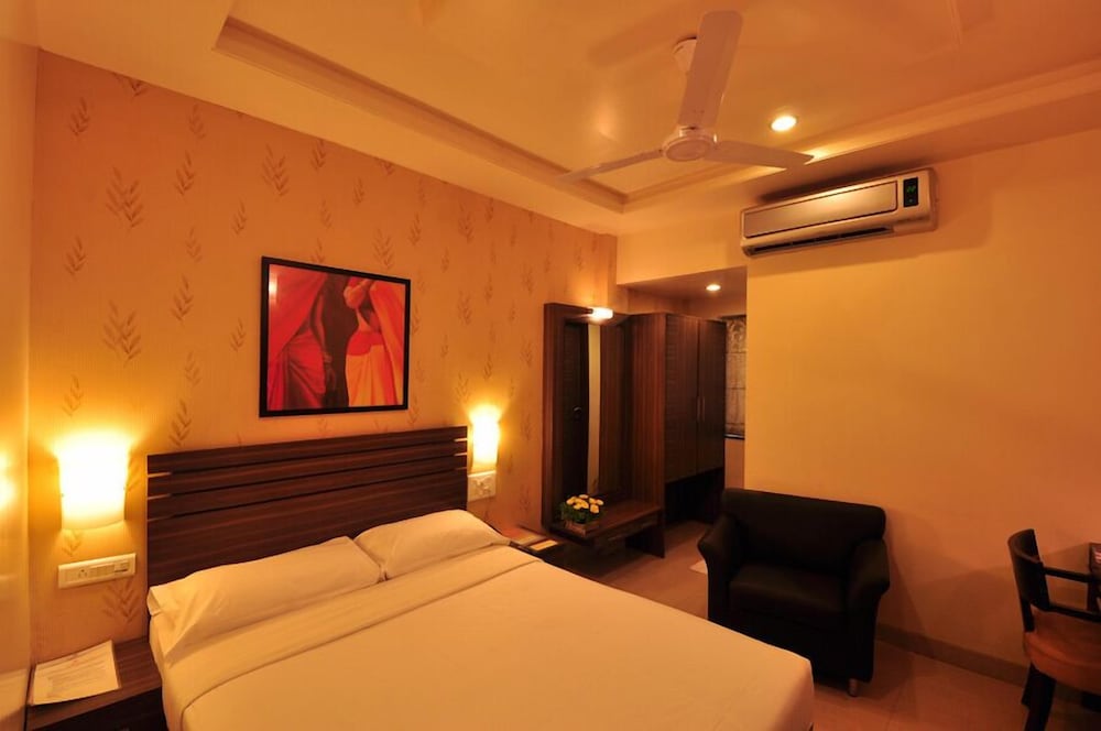 HOTEL MADHAV 15/34