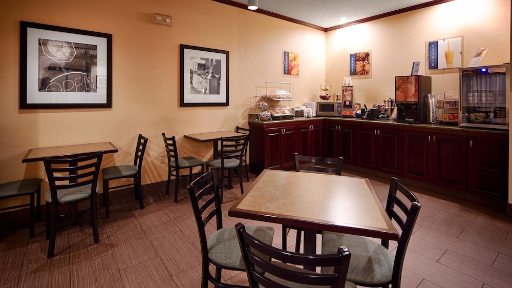 Best Western Plus Executive Inn 22/29
