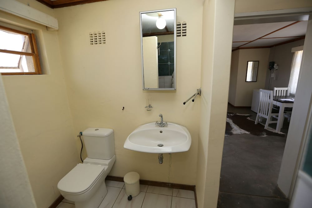 House, 1 Queen and 1 Single Bed