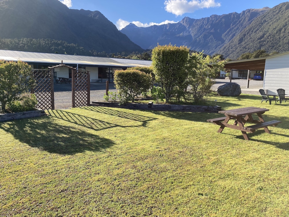 Lake Matheson Motel 42/53