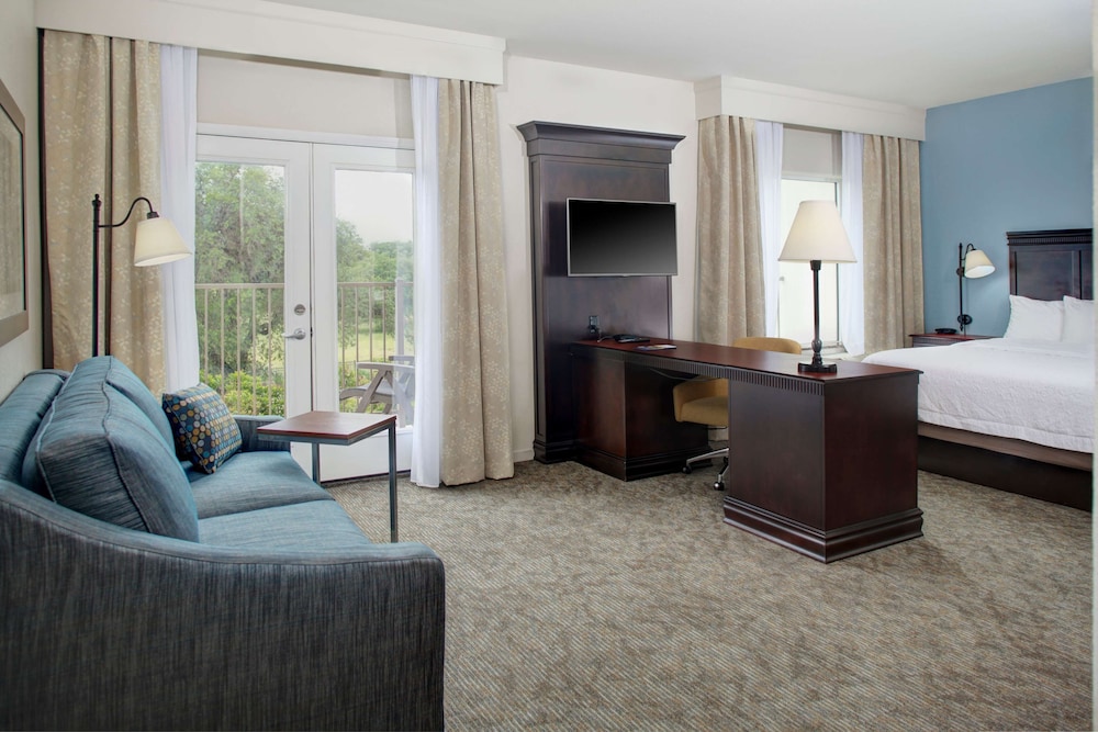 Hampton Inn Suites Boerne 31/63