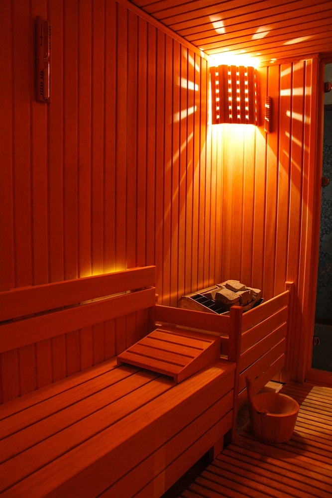 Ark Suite Hotel 7/36