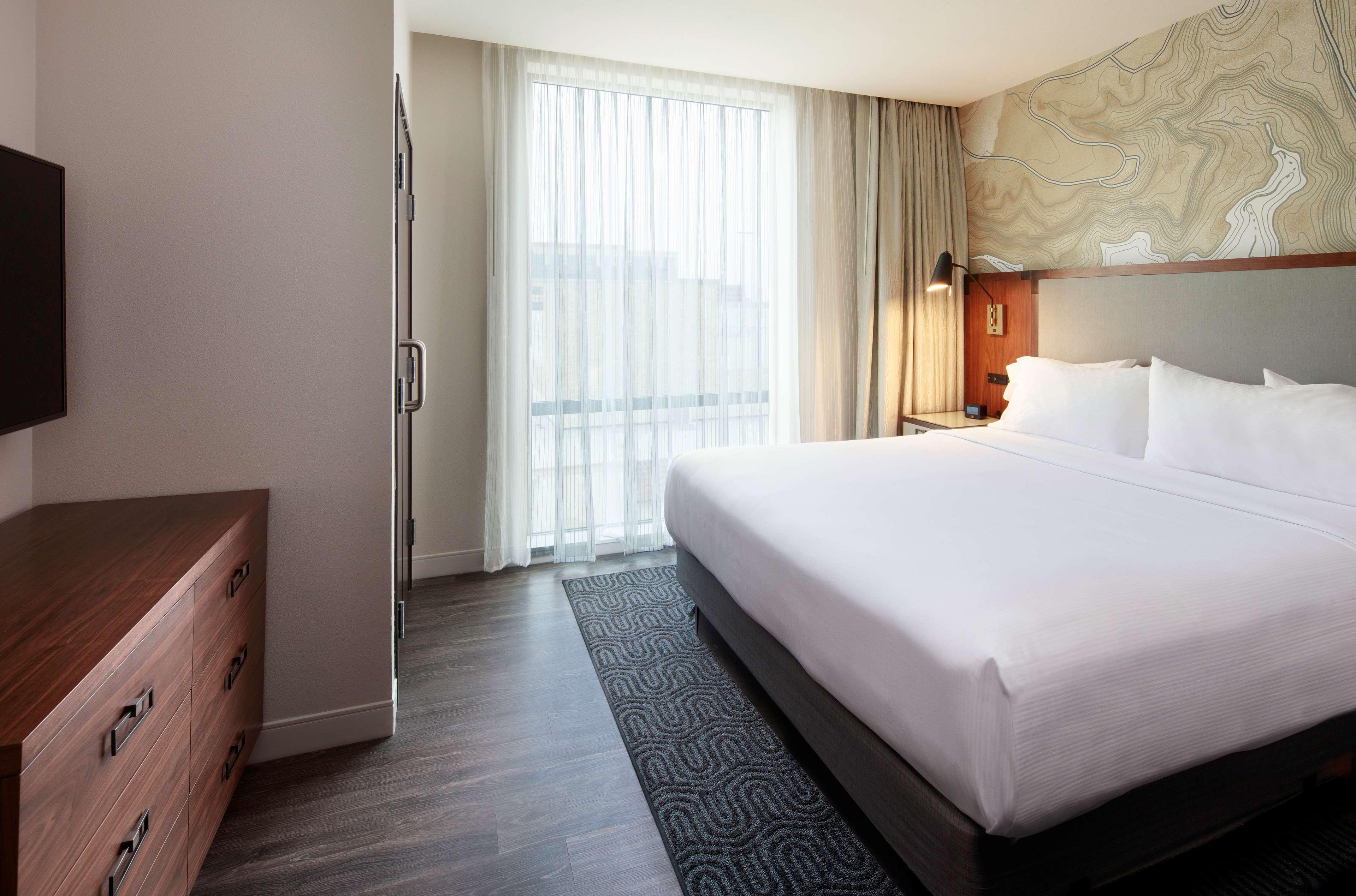 2 ROOMS, PREMIUM, STUDIO, SUITE, KING BED