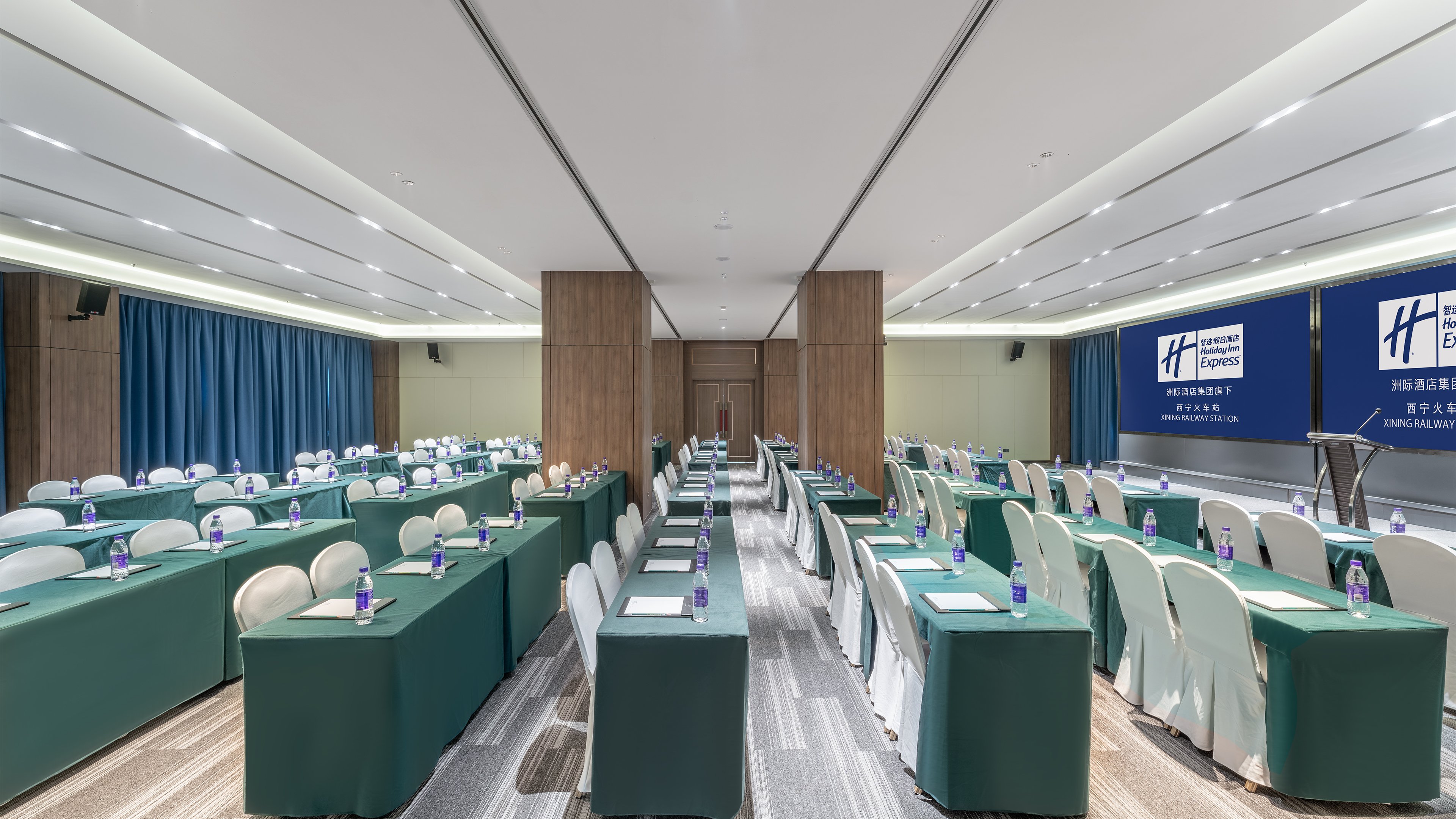 Holiday Inn Express Xining Railway Station 41/49