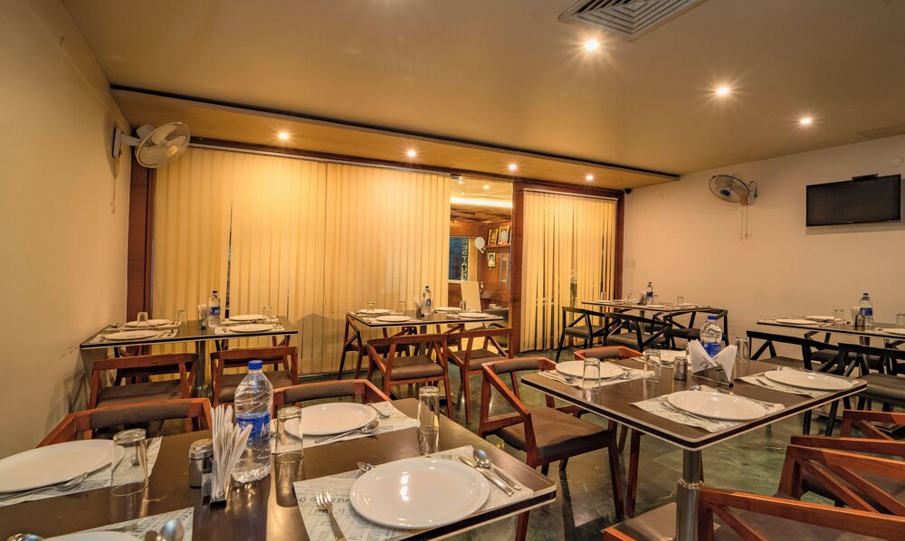 Uddhav Vilas Hotel 37/46