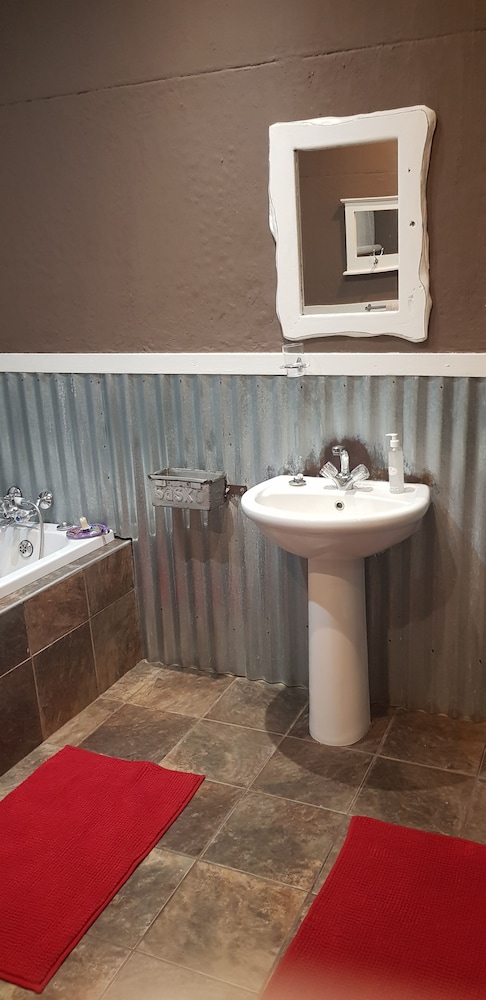 Africa's Eden Guesthouse 50/50