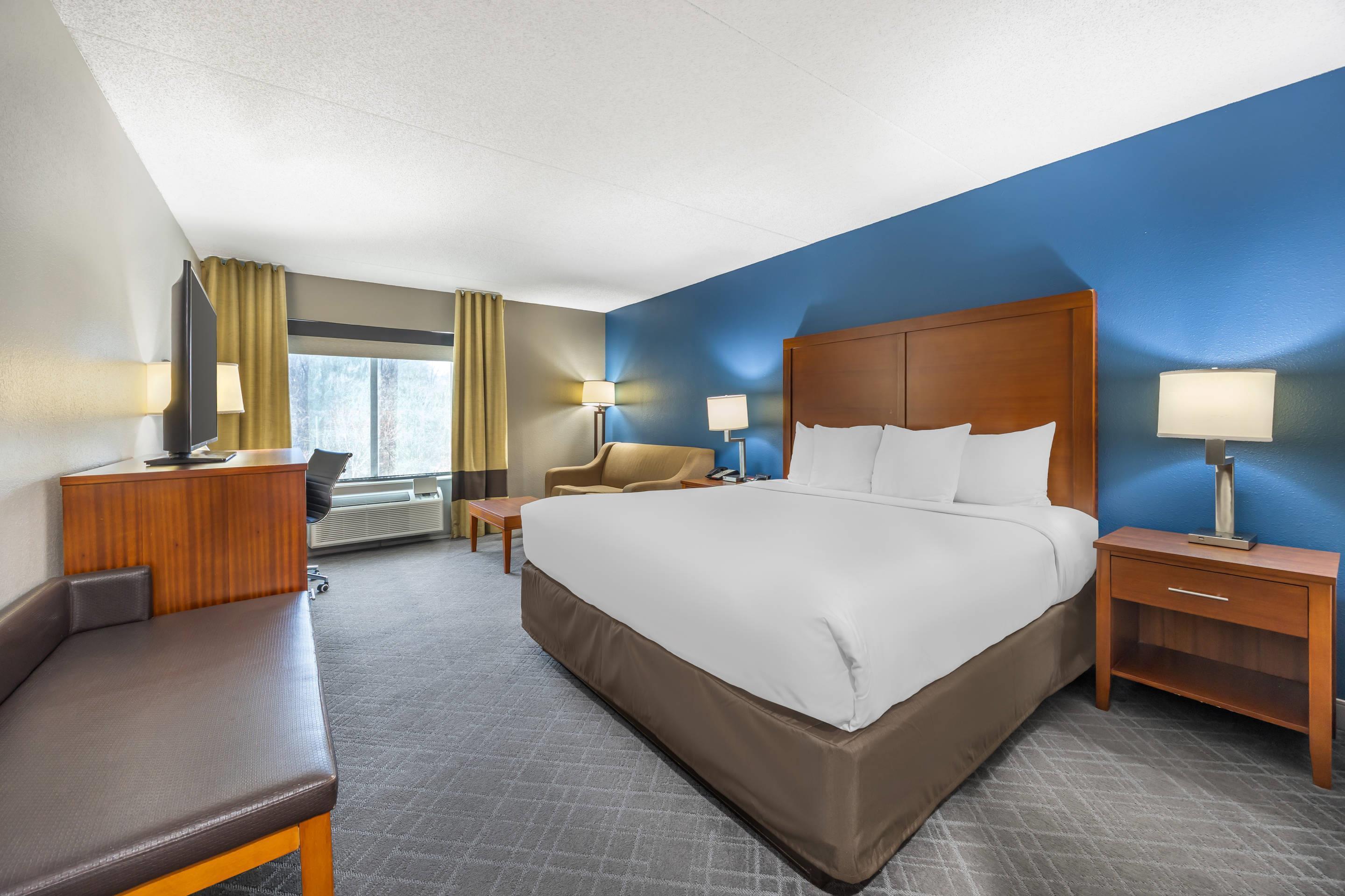 ROOM, KING BED