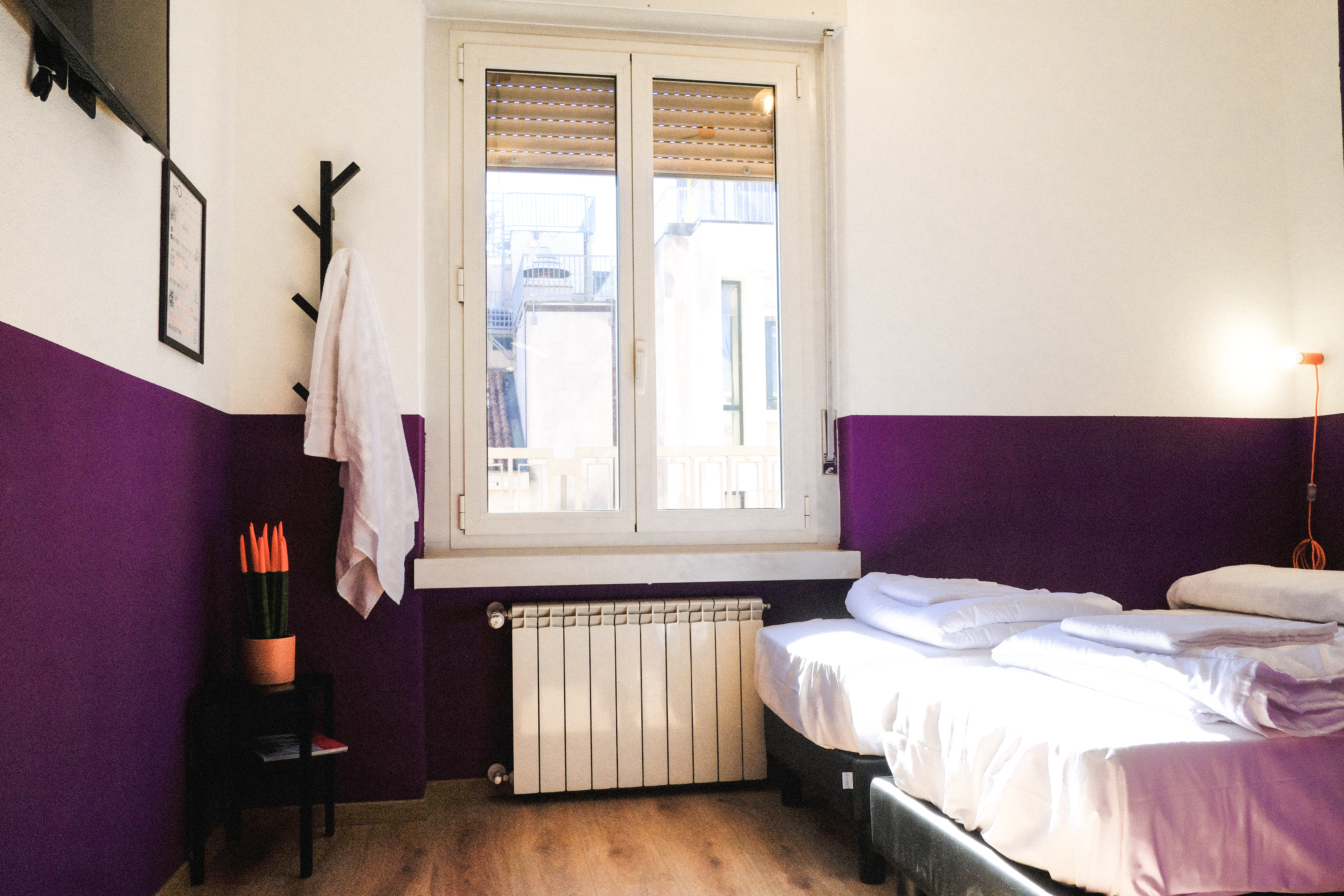 ROOM, DOUBLE OR TWIN BED