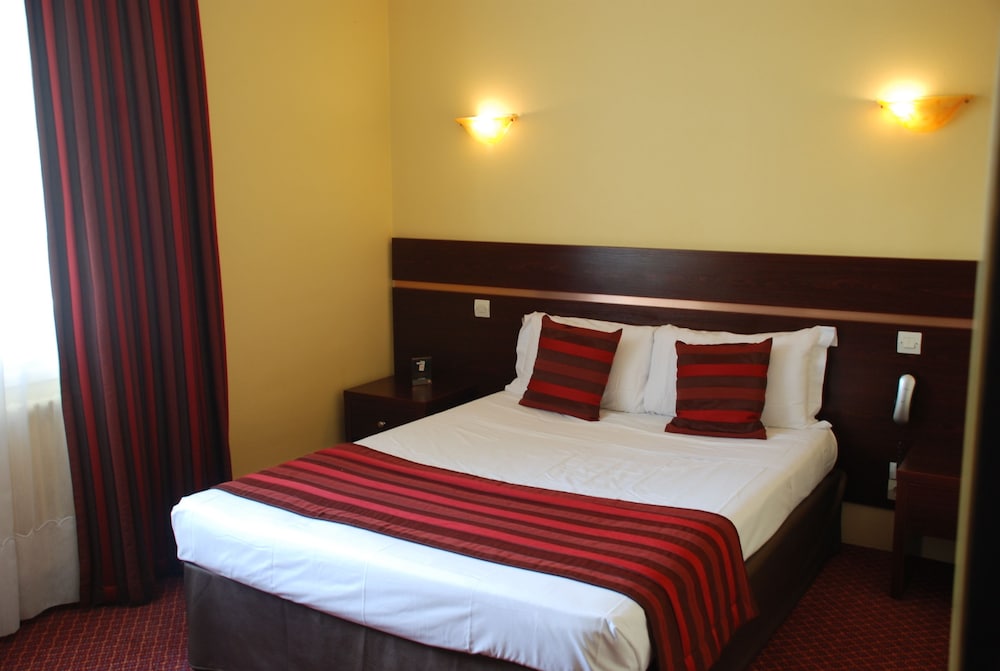 Hotel the Originals Lisieux Cathedrale 9/33