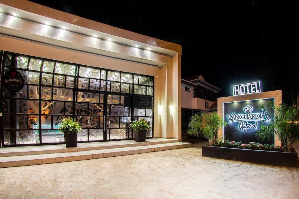 Hotel Vanguardia Natural 4/24