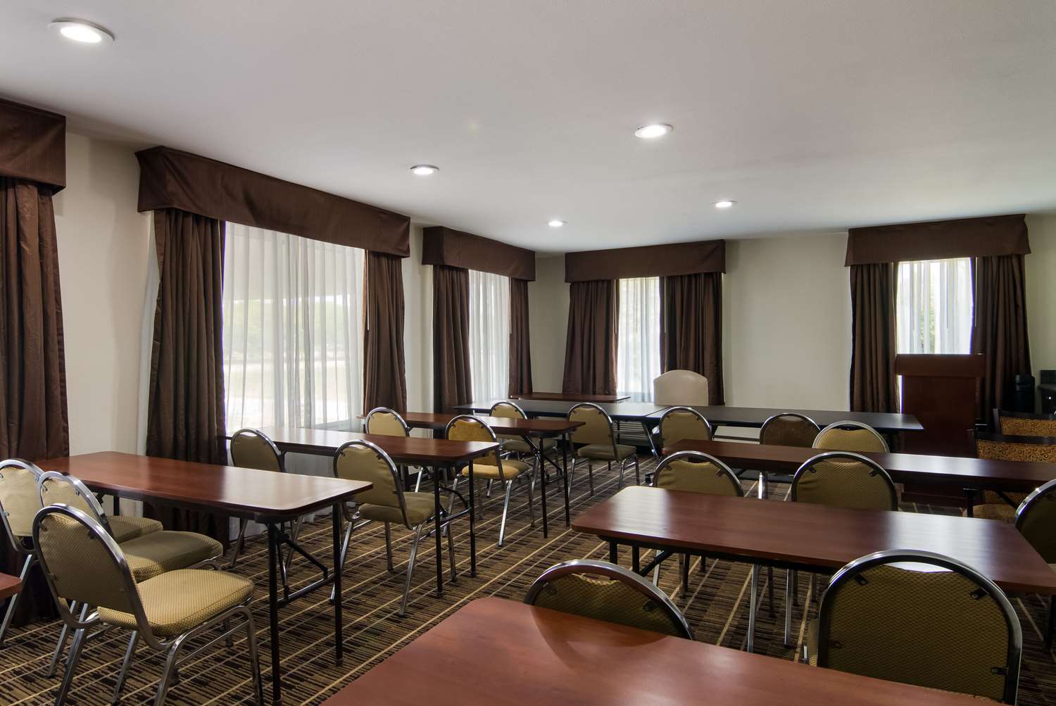 Quality Inn Aurora Naperville Area 35/41