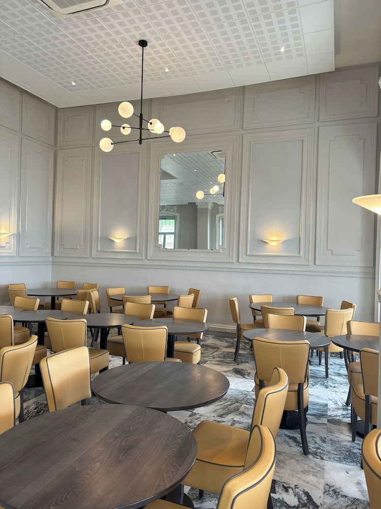 restaurant cafeteria