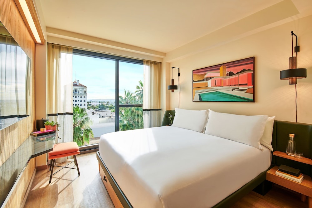 ROOM, KING BED, ACCESSIBLE