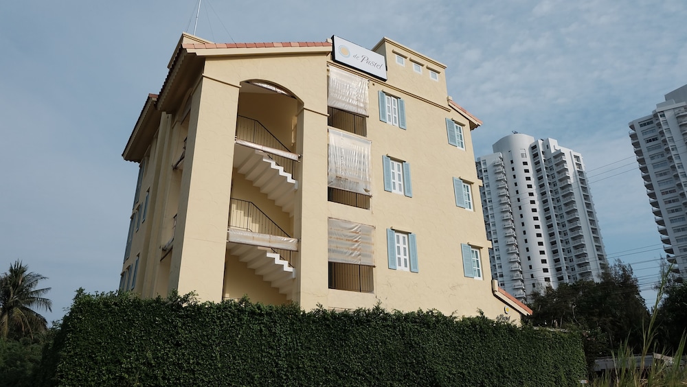 DE PASTEL HOTEL 3/48