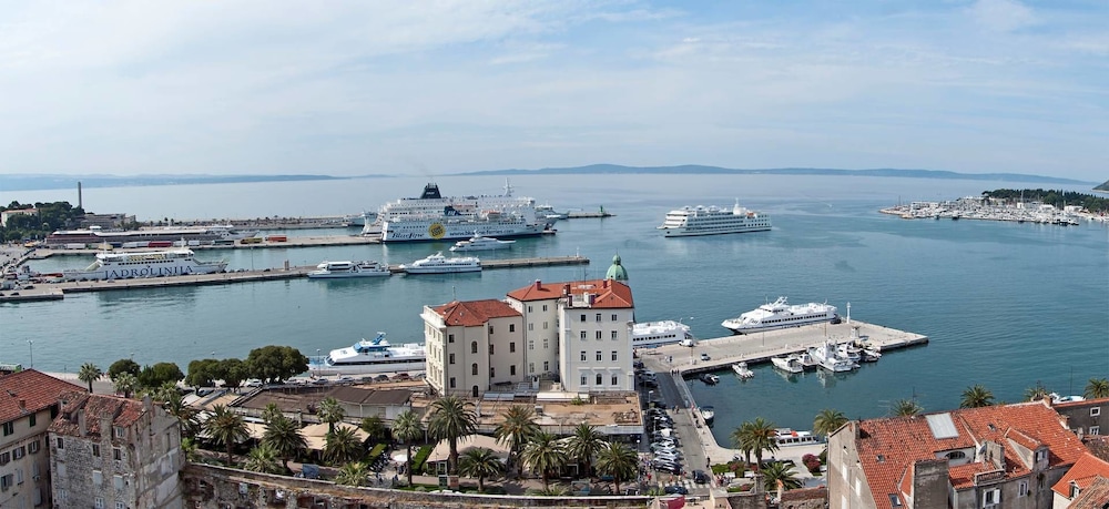 Horizon Luxury Suites 37/50
