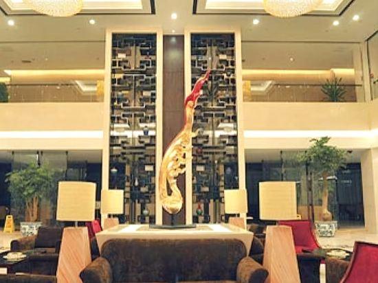 Golden Phoenix Hotel 13/15