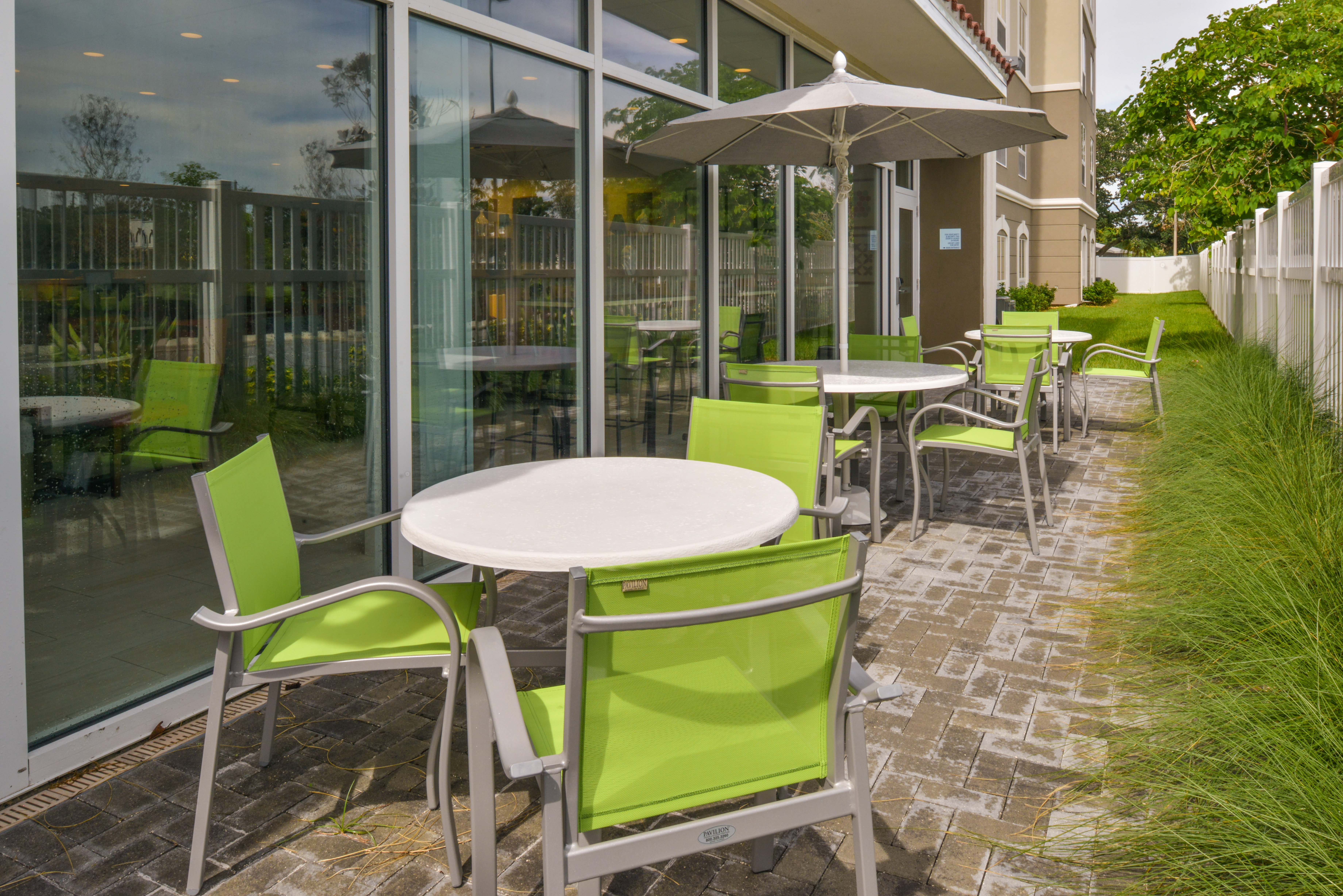 Holiday Inn Express Suites St Petersburg Seminole Area 71/74