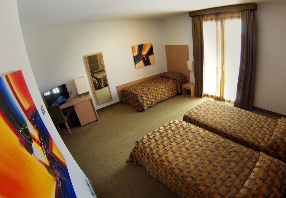 Castel Martini Wellness And Business Hotel 20/31