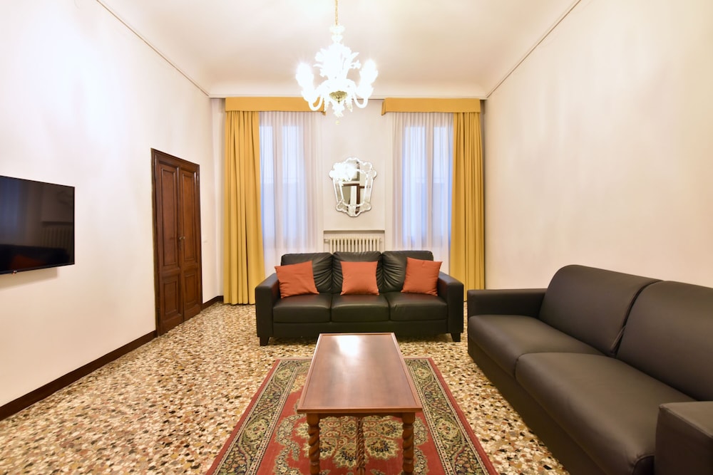 Charming Venice Apartments 60/78