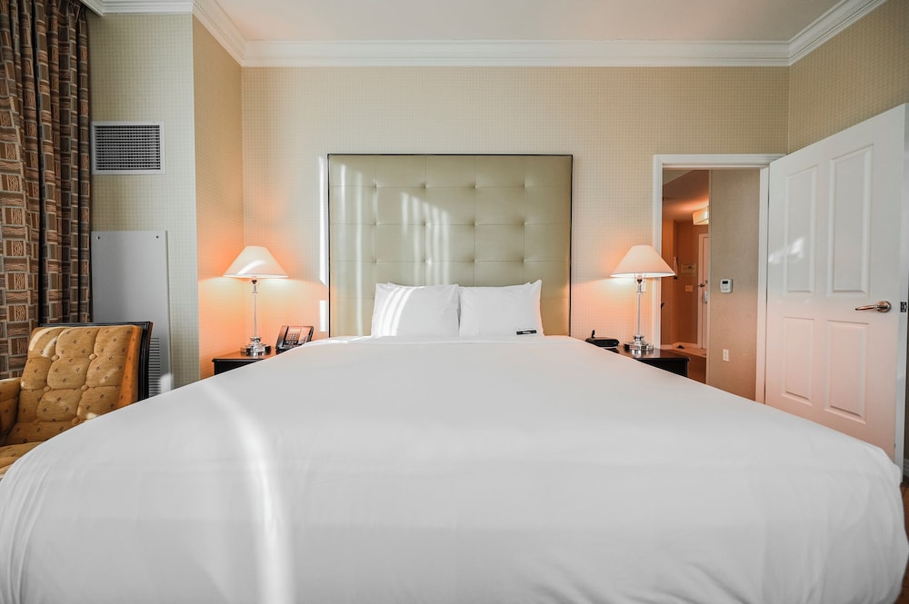 2 Bedrooms, Studio, 2 King Beds, Strip View, 2 Sofa, Balcony