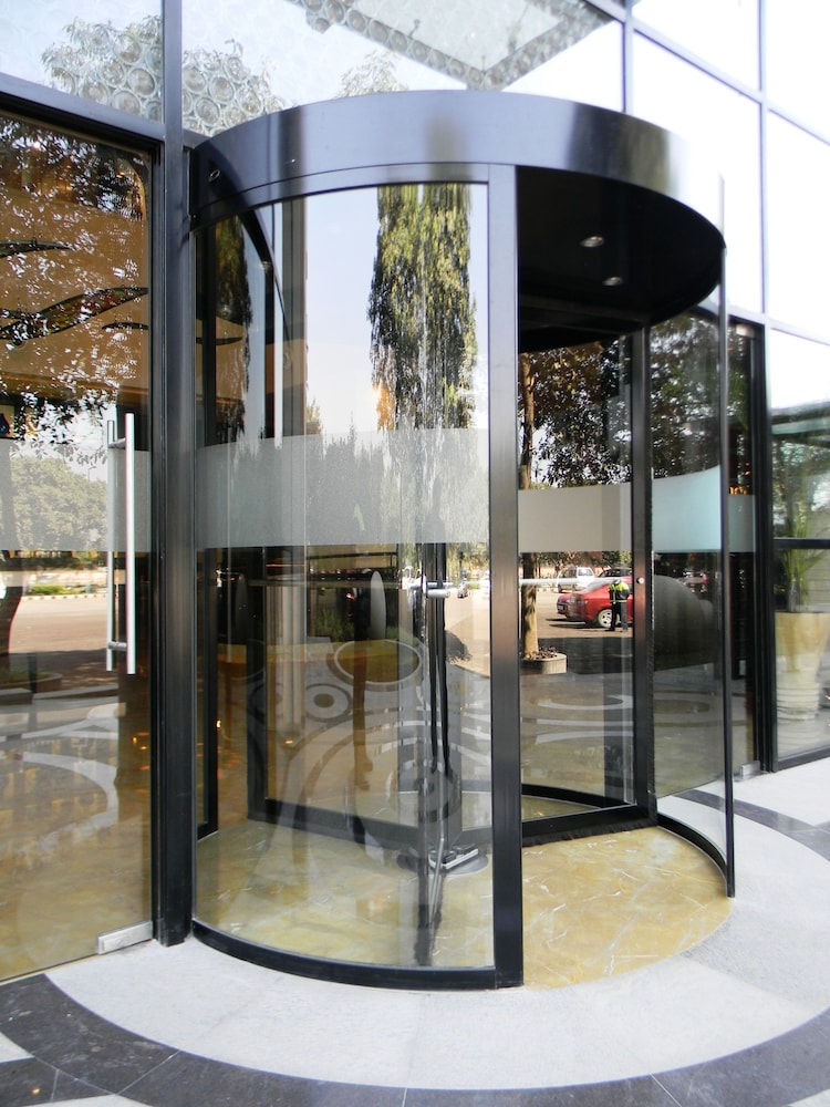 Lemon Tree Premier City Center Gurgaon 8/53