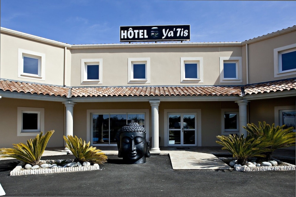 INTER HOTEL LE YA'TIS 37/48