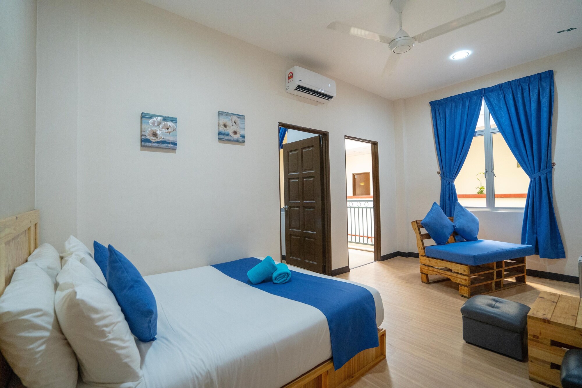 غرفة عائلية بسرير كينج وسرير كوين، Paretto Seaview Hotel 3/4