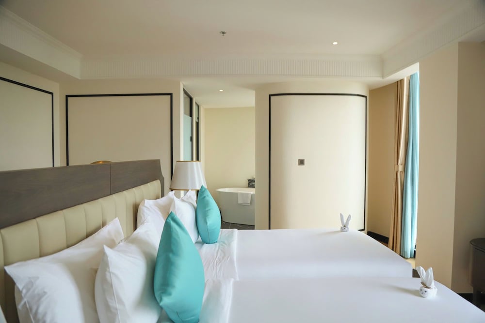 Charmant Suites a Boutique Hotel Can Tho 12/50