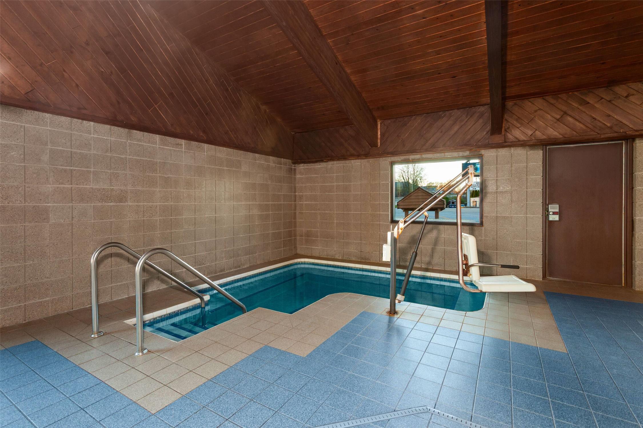 AmericInn by Wyndham Green Bay West 20/42