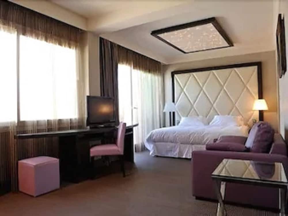 Safari Hotel 6/51