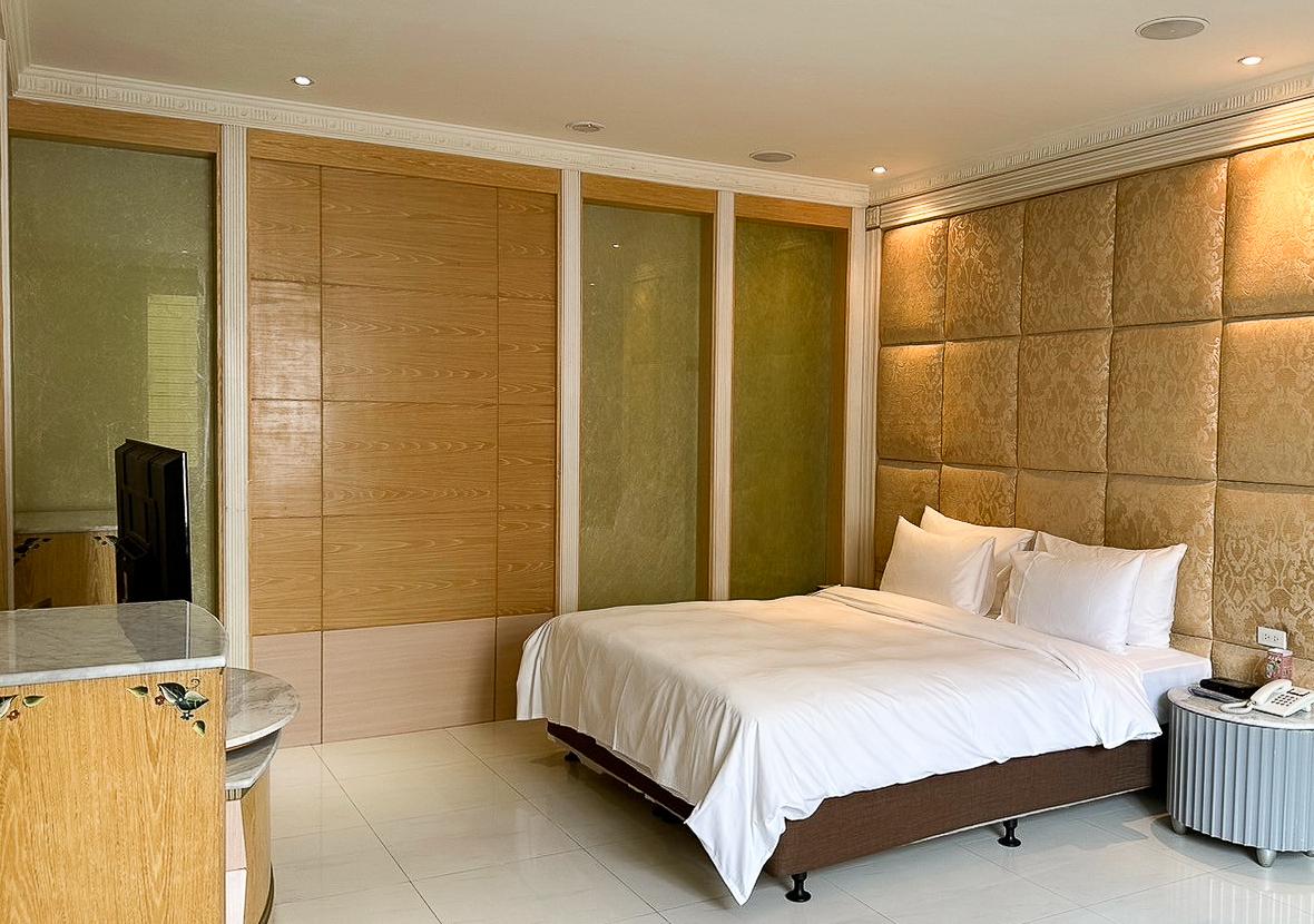 Paragon, Suite
