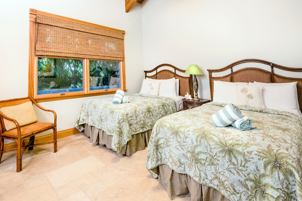 Palm, 2 Double Beds, King Bed, Sofa, North Wing