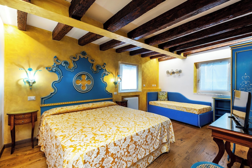 DELUXE, STUDIO, KITCHENETTE, ANNEX