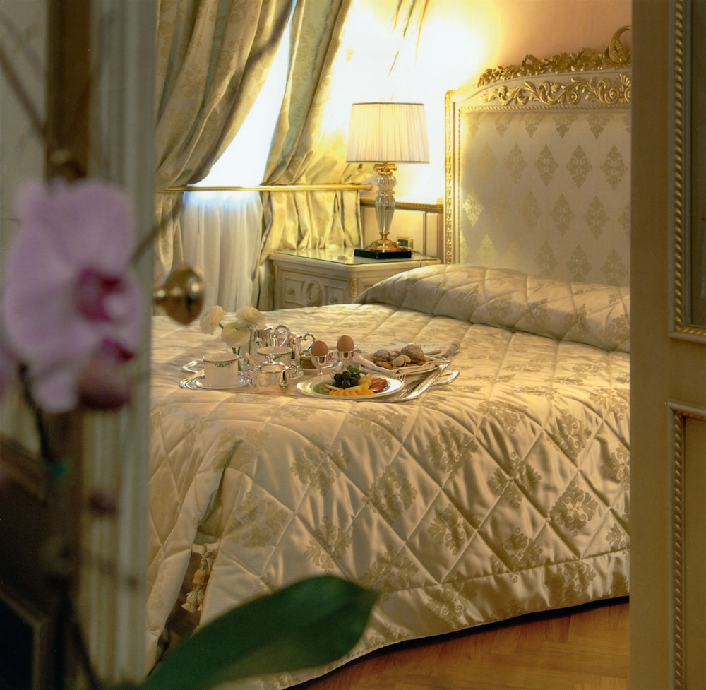 DELUXE, SUITE