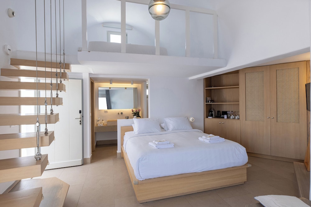 Mini, Premium, Quadruple, 2 Queen Beds, Caldera View, Plunge Pool