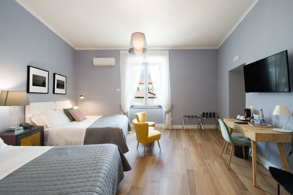 SANTA CHIARA BOUTIQUE HOTEL 53/73