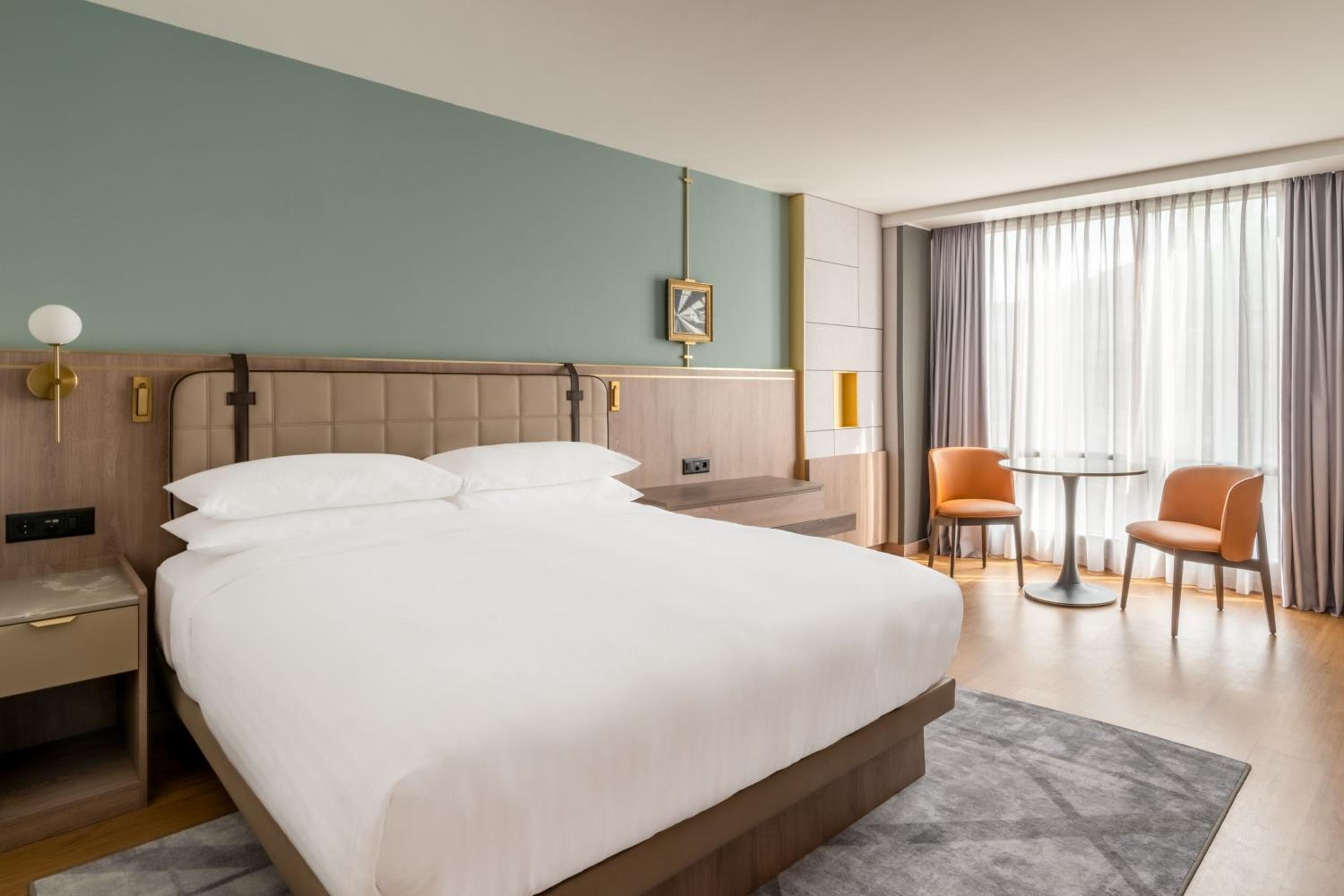 غرفة سوبيريور بسرير كينج في المبنى الرئيسي، Zurich Marriott Hotel 4/10