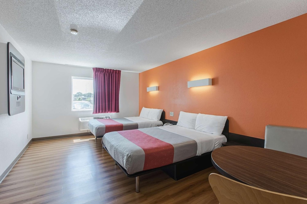 Motel6 Omaha, NE 27/55
